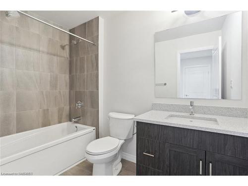 31-143 Elgin Street N, Cambridge, ON - Indoor Photo Showing Bathroom