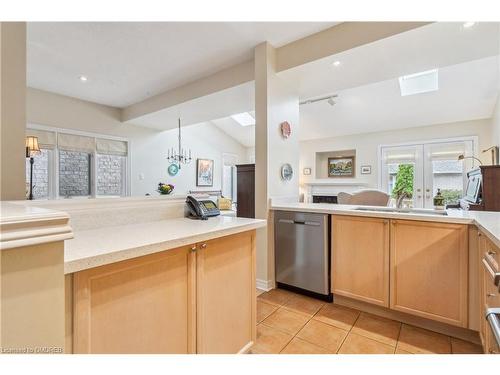 2073 Pinevalley Crescent, Oakville, ON - Indoor Photo Showing Kitchen