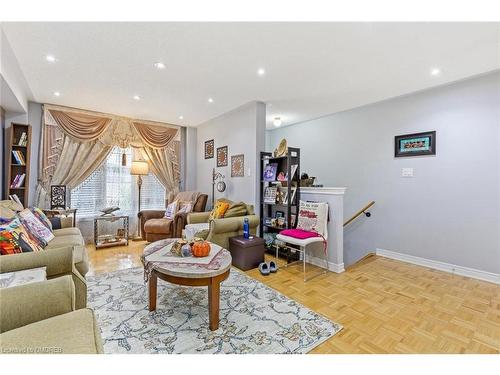 64-4950 Albina Way, Mississauga, ON - Indoor Photo Showing Living Room