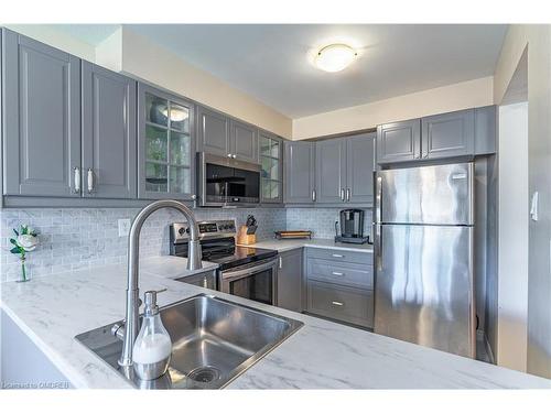 112-1540 Lancaster Drive, Oakville, ON - Indoor Photo Showing Kitchen With Stainless Steel Kitchen With Double Sink With Upgraded Kitchen