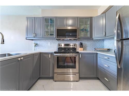 112-1540 Lancaster Drive, Oakville, ON - Indoor Photo Showing Kitchen With Stainless Steel Kitchen With Upgraded Kitchen