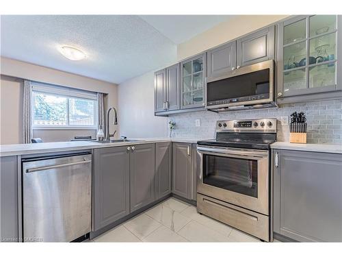 112-1540 Lancaster Drive, Oakville, ON - Indoor Photo Showing Kitchen With Stainless Steel Kitchen