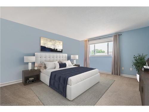 112-1540 Lancaster Drive, Oakville, ON - Indoor Photo Showing Bedroom