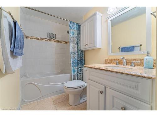 112-1540 Lancaster Drive, Oakville, ON - Indoor Photo Showing Bathroom
