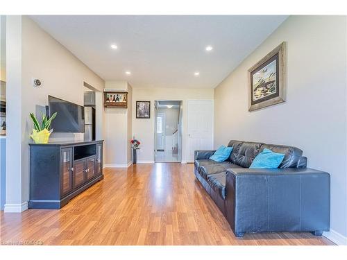 112-1540 Lancaster Drive, Oakville, ON - Indoor