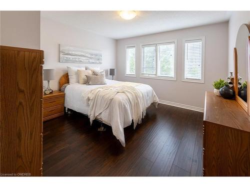 2574 Valleyridge Drive, Oakville, ON - Indoor Photo Showing Bedroom