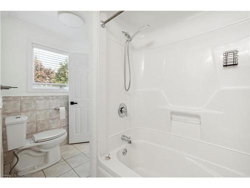 38 Ameer Drive, St. Catharines, ON - Indoor Photo Showing Bathroom