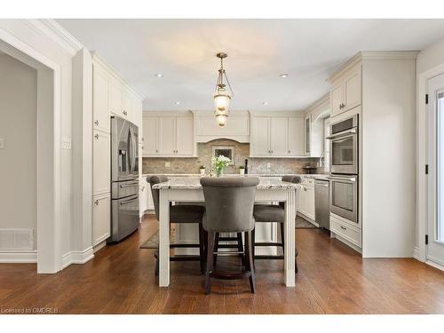 2334 Carpenters Circle, Oakville, ON - Indoor Photo Showing Other Room