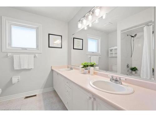 2334 Carpenters Circle, Oakville, ON - Indoor Photo Showing Bathroom