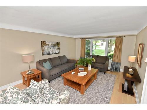 4504 Hawthorne Drive, Burlington, ON - Indoor Photo Showing Living Room