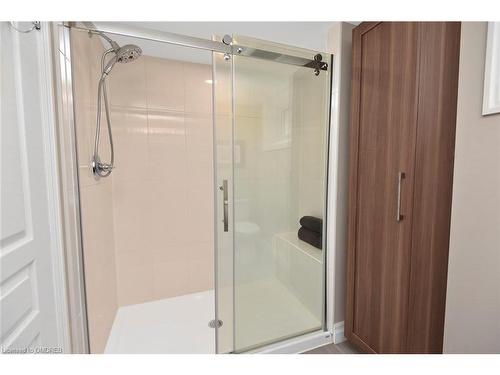 4504 Hawthorne Drive, Burlington, ON - Indoor Photo Showing Bathroom