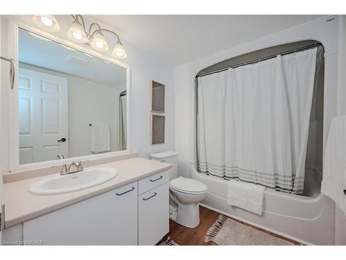 118-2030 Cleaver Avenue, Burlington, ON - Indoor Photo Showing Bathroom