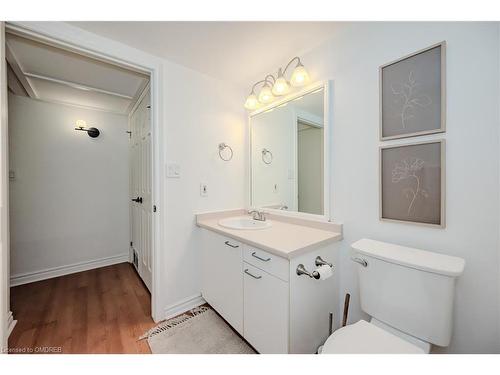 118-2030 Cleaver Avenue, Burlington, ON - Indoor Photo Showing Bathroom