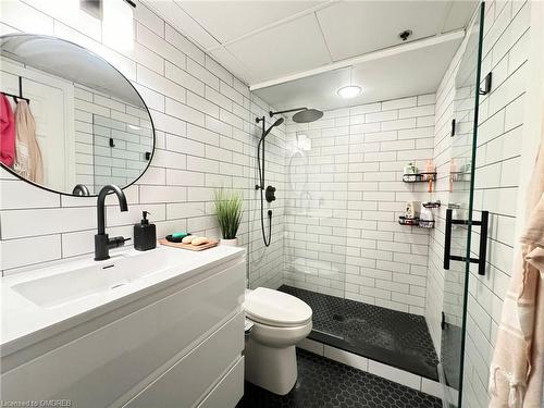 152-78 St Patrick Street, Toronto, ON - Indoor Photo Showing Bathroom