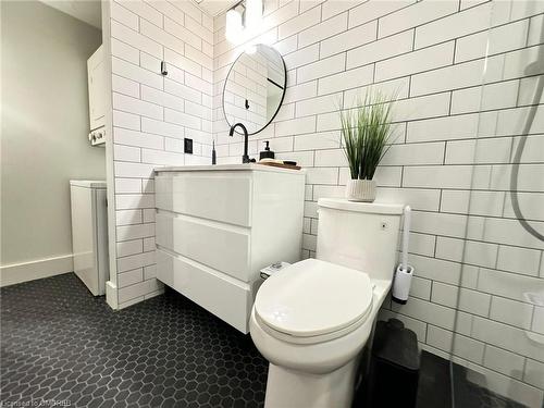 152-78 St Patrick Street, Toronto, ON - Indoor Photo Showing Bathroom