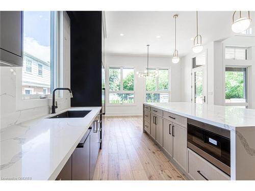 312 North Shore Boulevard W, Burlington, ON - Indoor Photo Showing Kitchen With Upgraded Kitchen