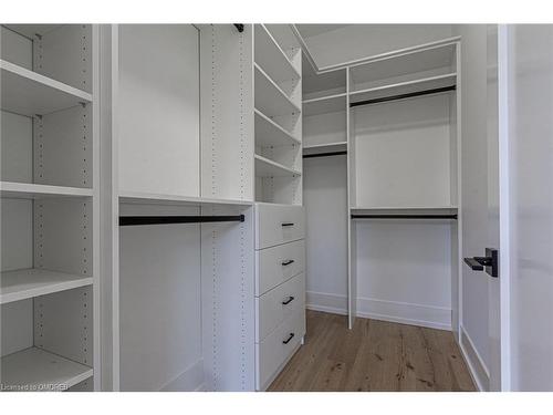 312 North Shore Boulevard W, Burlington, ON - Indoor With Storage