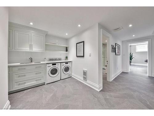 1257 Tecumseh Park Drive, Mississauga, ON - Indoor Photo Showing Laundry Room