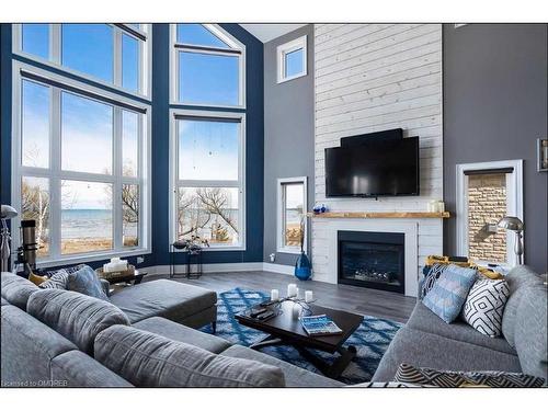 27 Waterview Road, Wasaga Beach, ON - Indoor Photo Showing Living Room With Fireplace