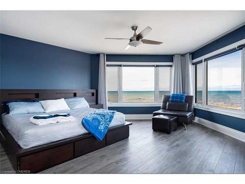 27 Waterview Road, Wasaga Beach, ON - Indoor Photo Showing Bedroom