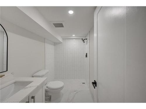 42 Madison Avenue, Hamilton, ON - Indoor Photo Showing Bathroom