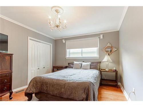 237 Tuck Drive, Burlington, ON - Indoor Photo Showing Bedroom