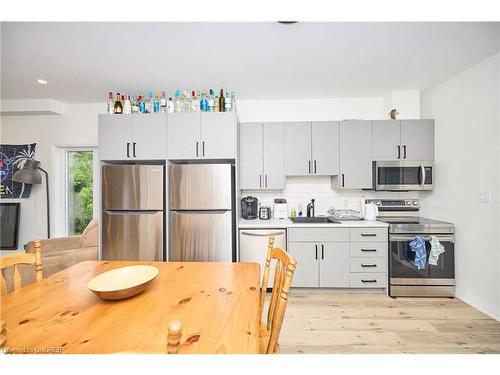 20 Harvey Common, St. Catharines, ON - Indoor Photo Showing Kitchen