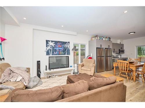 20 Harvey Common, St. Catharines, ON - Indoor Photo Showing Living Room