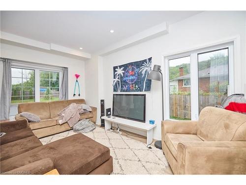 20 Harvey Common, St. Catharines, ON - Indoor Photo Showing Living Room