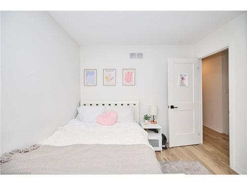 20 Harvey Common, St. Catharines, ON - Indoor Photo Showing Bedroom