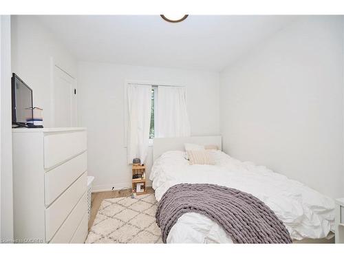 20 Harvey Common, St. Catharines, ON - Indoor Photo Showing Bedroom