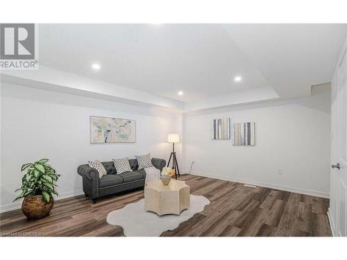 11-205 West Oak Trail, Kitchener, ON - Indoor Photo Showing Living Room