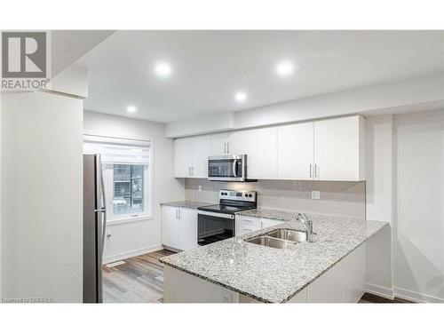 11-205 West Oak Trail, Kitchener, ON - Indoor Photo Showing Kitchen With Stainless Steel Kitchen With Double Sink With Upgraded Kitchen