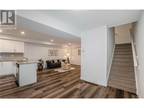 11-205 West Oak Trail, Kitchener, ON - Indoor Photo Showing Kitchen