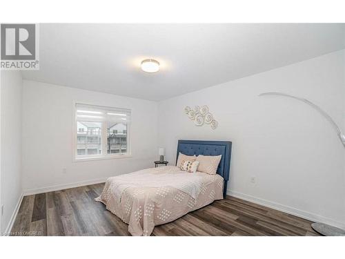 11-205 West Oak Trail, Kitchener, ON - Indoor Photo Showing Bedroom