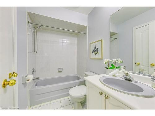 39-2250 Rockingham Drive, Oakville, ON - Indoor Photo Showing Bathroom