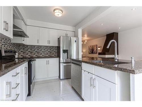 78-1240 Westview Terrace, Oakville, ON - Indoor Photo Showing Kitchen With Upgraded Kitchen