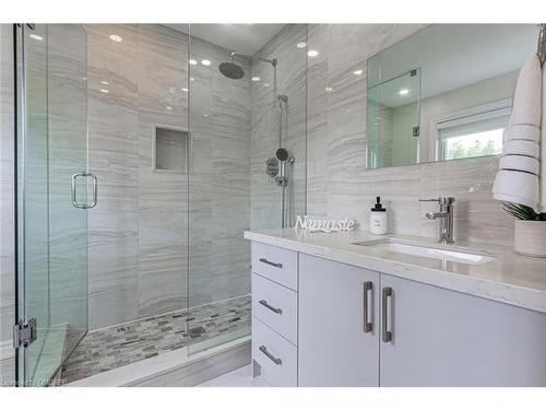 78-1240 Westview Terrace, Oakville, ON - Indoor Photo Showing Bathroom