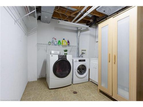 78-1240 Westview Terrace, Oakville, ON - Indoor Photo Showing Laundry Room