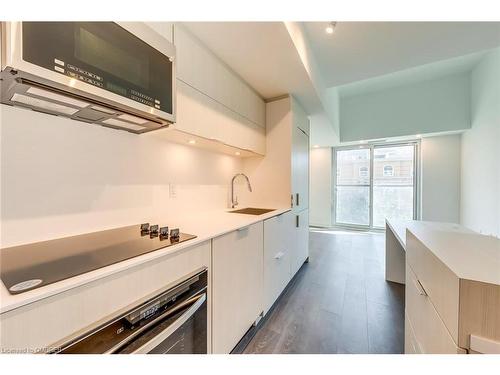 303-370 Martha Street, Burlington, ON - Indoor Photo Showing Kitchen With Upgraded Kitchen