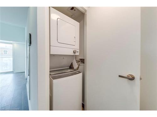 303-370 Martha Street, Burlington, ON - Indoor Photo Showing Laundry Room