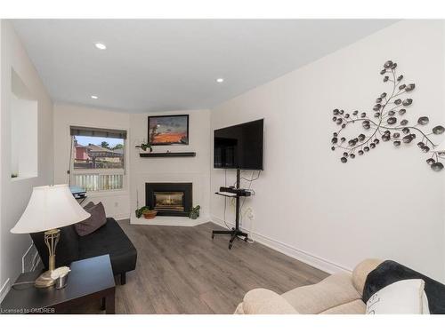 15172 Argyll Road, Georgetown, ON - Indoor Photo Showing Kitchen With Upgraded Kitchen