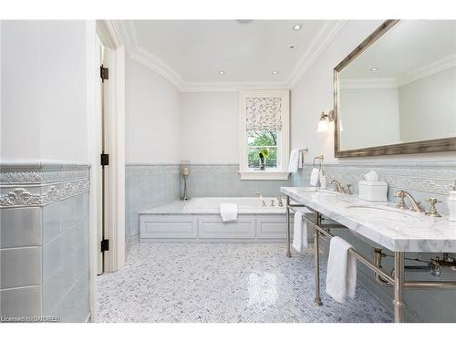 1343 Blythe Road, Mississauga, ON - Indoor Photo Showing Bathroom