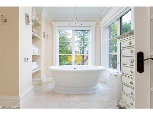 1343 Blythe Road, Mississauga, ON - Indoor Photo Showing Bathroom