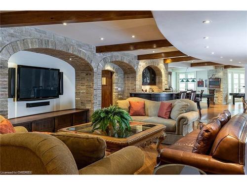 1343 Blythe Road, Mississauga, ON - Indoor Photo Showing Living Room