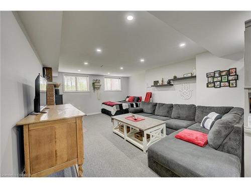 2859 Dominion Road, Fort Erie, ON - Indoor Photo Showing Living Room