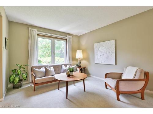 429 Claremont Crescent, Oakville, ON - Indoor Photo Showing Living Room