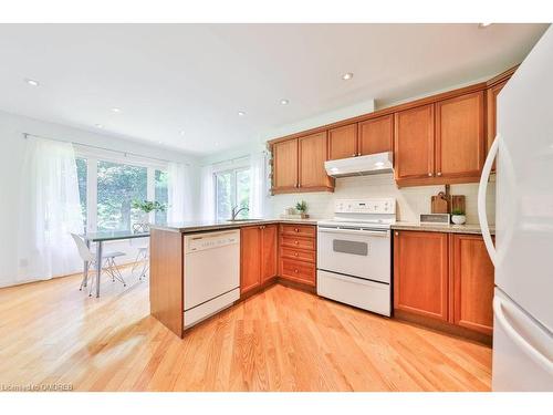 429 Claremont Crescent, Oakville, ON - Indoor Photo Showing Kitchen