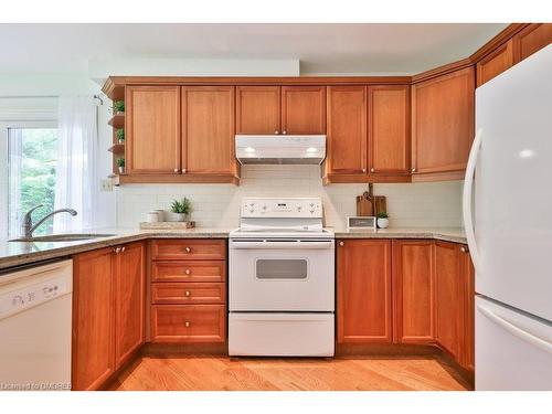 429 Claremont Crescent, Oakville, ON - Indoor Photo Showing Kitchen