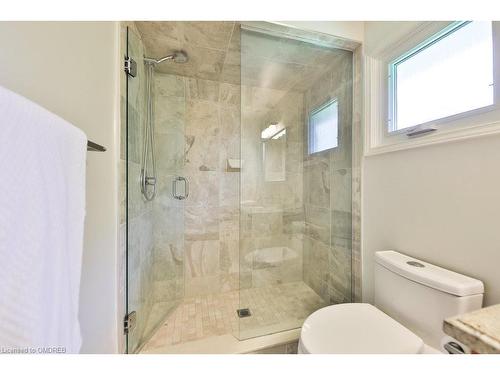 429 Claremont Crescent, Oakville, ON - Indoor Photo Showing Bathroom